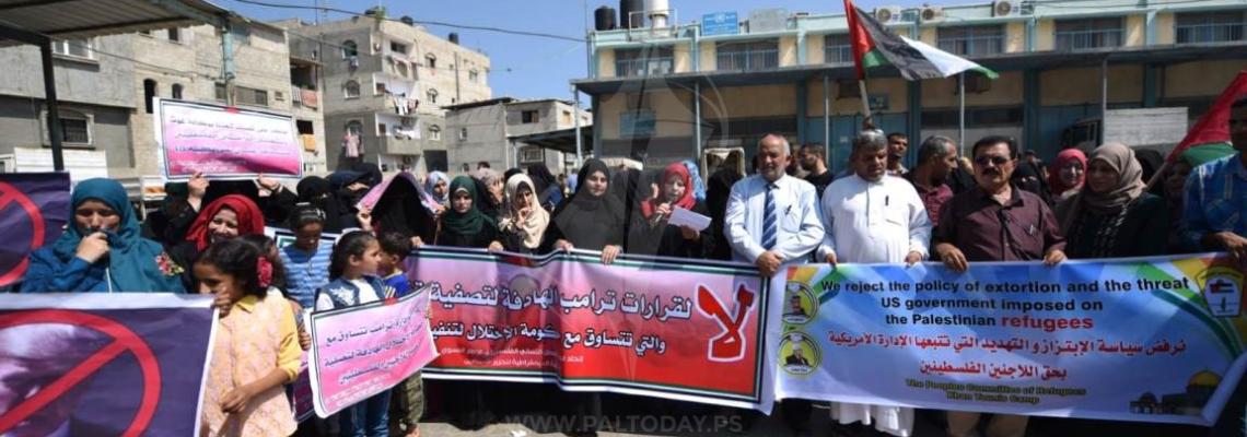 اعتصام داخل احد مراكز توزيع المساعدات بخانيونس بعد قطع المساعدات