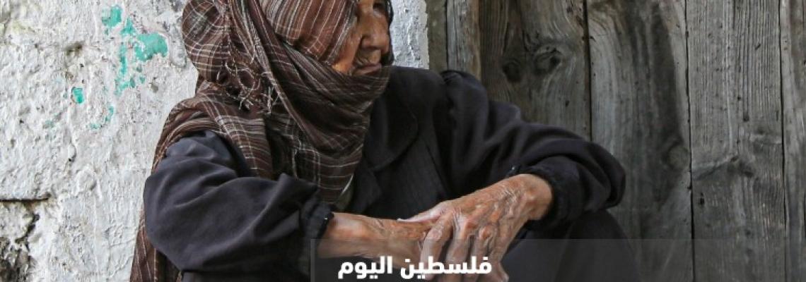 ملامح الهم والحزن على وجه مسنة تجلس أمام منزلها في حي الشجاعية عقب إعلان استشهاد الأسير سعدي الغرابلي
