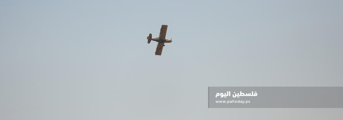 طائرات الاحتلال  ترش مبيدات سامة على الأراضى الزراعية للفلسطينيين بغزة