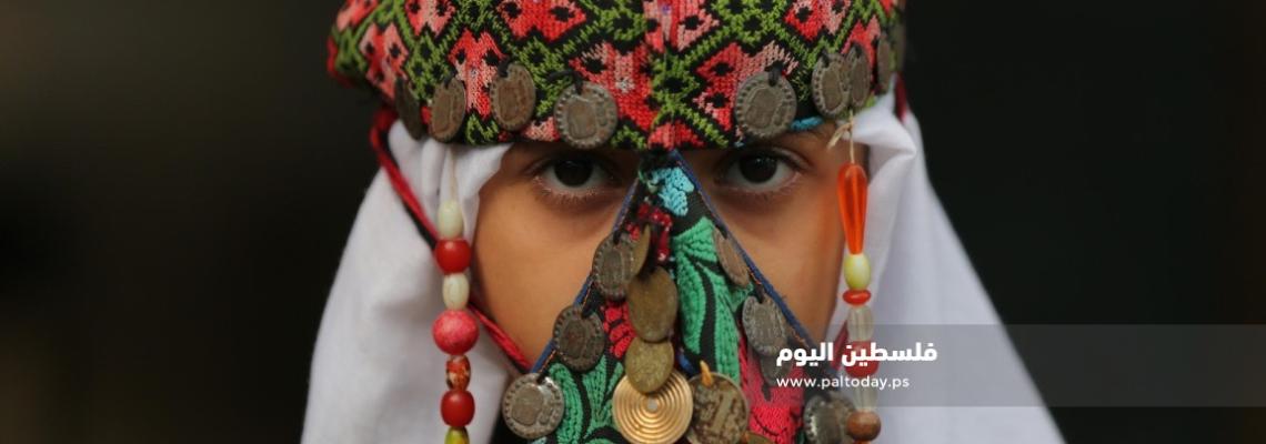 مدرسة دير البلح تنظم معرضًا بعنوان "ثريات مضيئة في سماء دير البلح"