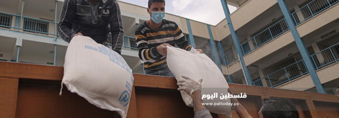 الأونروا تبدأ توزيع المساعدات الغذائية على منازل المواطنين لمنع التجمهر في ظل كورونا