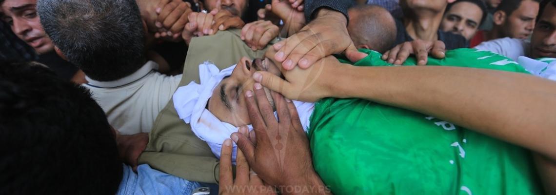 الشجاعية تودع الشهيدين محمد شخصه والطفل اياد الشاعر خلال موكب جنائزي مهيب