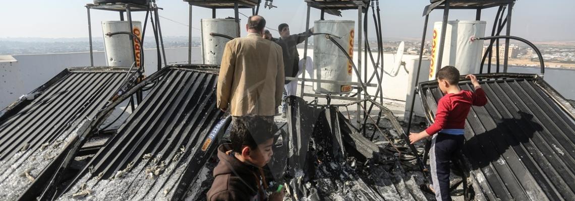 اثار الدمار في بيت حانون شمال قطاع غزة بعد قصف قوات الاحتلال مواقع رصد للمقاومة فجر اليوم.