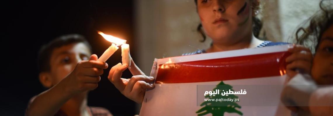 أاطفال رفح ينظمون وقفة شموع تضامنية مع لبنان 