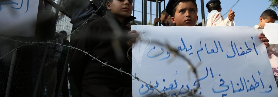 بالصور:وقفة لأطفال غزة أمام المندوب السامي رفضاً لاعتقال الأطفال بالقدس والضفة