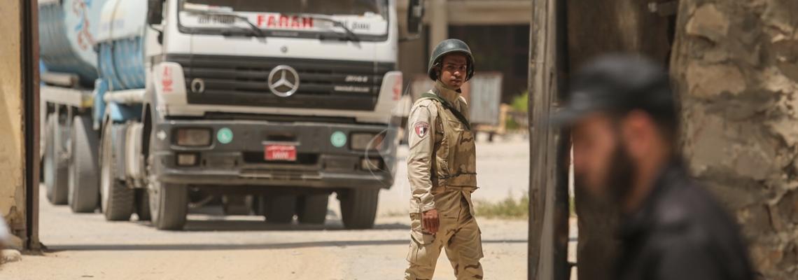 بالصور:دخول الوقود المصري إلى محطة كهرباء غزة