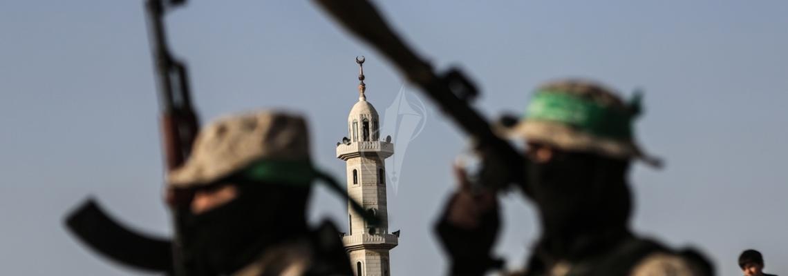 بالصور:عرض عسكرى للقسام بشرق غزة خلال مهرجان " تفاح الاحرار اصرار وانتصار"للحركة النسائية لحماس