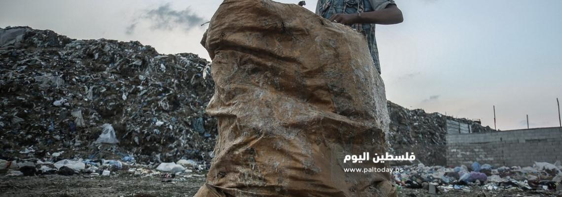 في يومهم العالمي.. أطفال غزة "المحاصرون" يكافحون لكسب قوتهم