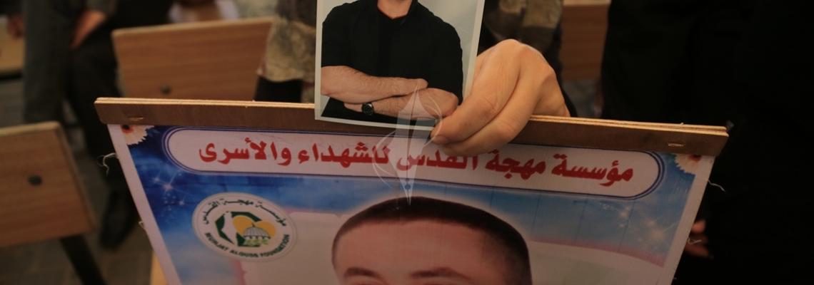 بالصور:اعتصام اهالى الاسرى امام مقر الصليب الاحمر بغزة