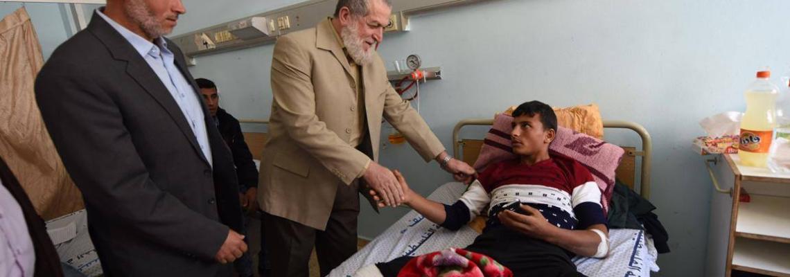 بالصور : وفد من قيادة الجهاد يزور جرحى إنتفاضة القدس فى مستشفى غزة الأوروبى ويكّرم إدارتها