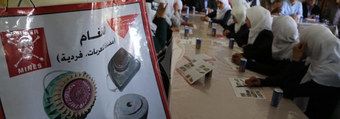 بالصور:ورشة توعوية حول مخاطر الألغام وكيفية التعامل معها لطلبة المدارس شرق غزة