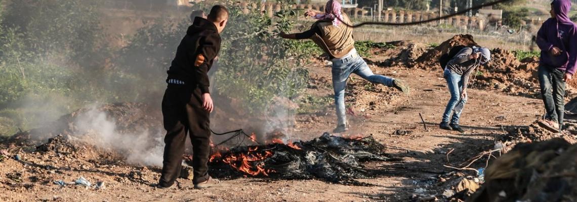 بالصور:مواجهات شرق غزة بين الشبان وقوات الاحتلال