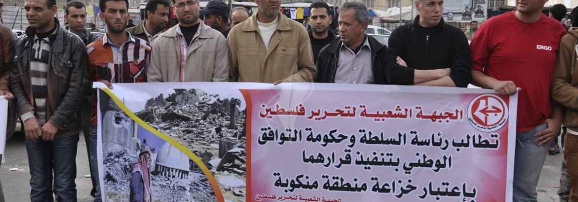 الجبهة الشعبية تنظم وقفة ضد سياسة انقطاع التيار الكهربائي وسط خانيونس