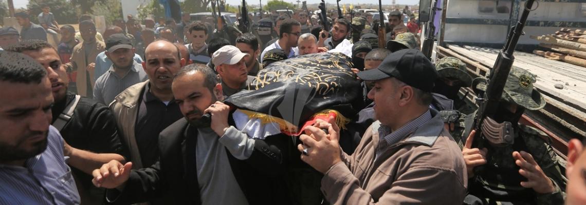 بالصور:جنازة شهيد سرايا القدس كامل قريقع الذي ارتقى بعد إصابته أثناء الإعداد والتجهيز