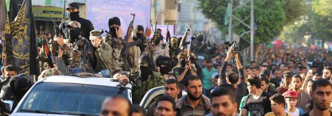 بالصور:جنازة رمزية وصلاة غائب على الشهداء المفقودين جراء قصف نفق الحرية