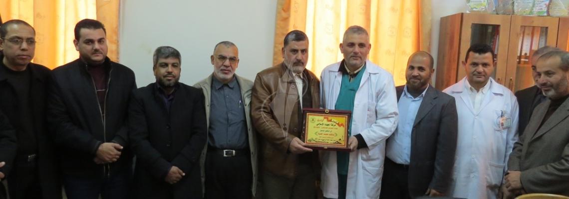 وفد من قيادة الجهاد الاسلامى يزور مستشفي ابو يوسف النجار برفح