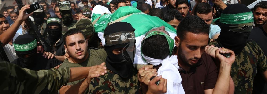 بالصور: تشييع جثمان شهيد الاعداد والتجهيز من كتائب القسام خليل الدمياطى بمدينة غزة