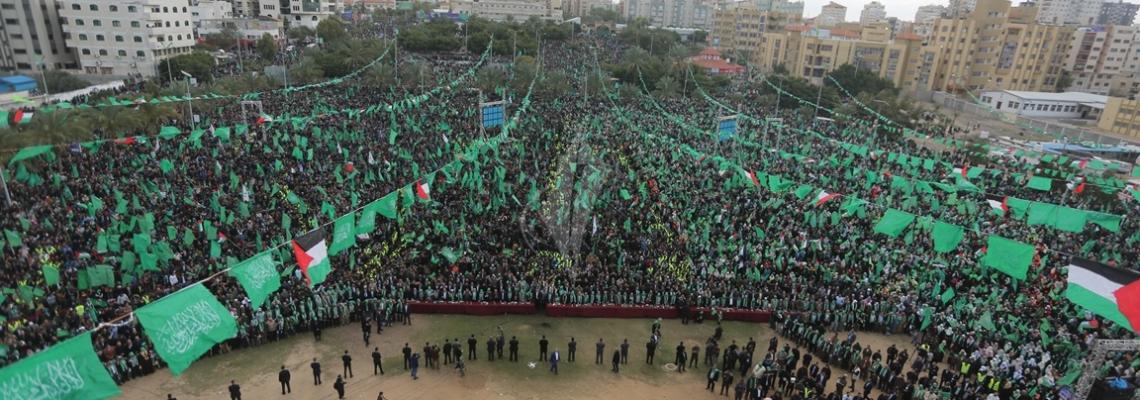 بالصور:حماس تُحيي انطلاقتها الـ30 في غزة بمهرجان جماهيري حاشد