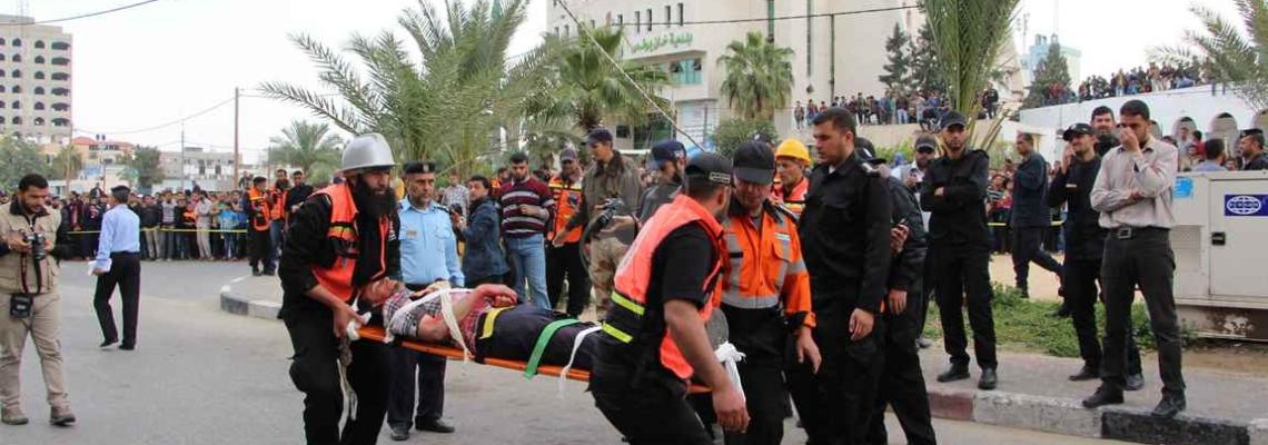 بالصور:وزارة الداخلية والامن الموطني بخانيونس تنظم مناورة بمشاركة الاجهزة الامنية والدفاع المدني والهلال الاحمر