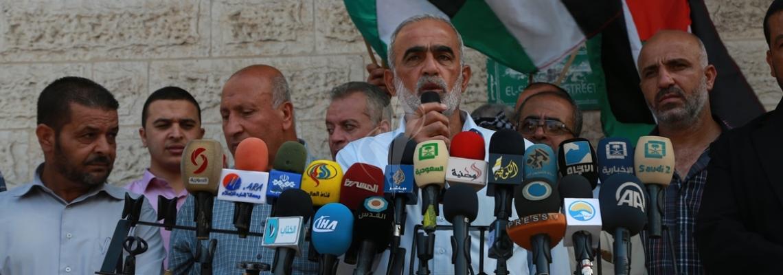 بالصور:مؤتمر صحفي للجنة الأسرى أمام مقر الصليب الأحمر بغزة حيث اعتصام أهالي الأسرى الأسبوعي