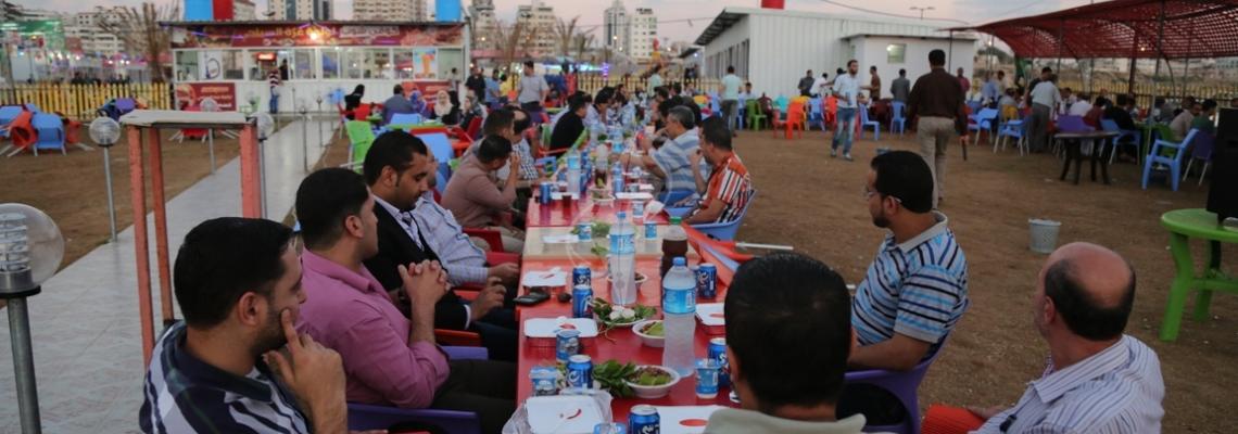 بالصور:شبكة القدس الاعلامية تنظم افطارا رمضانيا لموظفيها