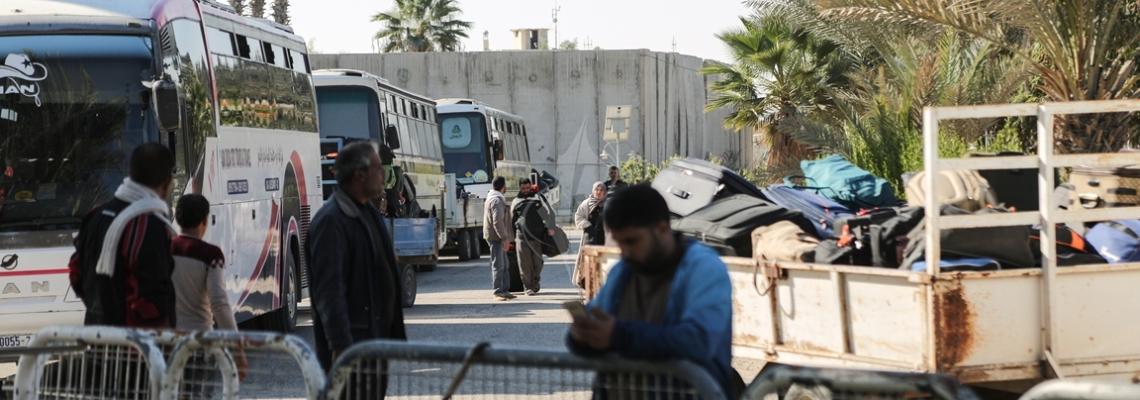 بالصور:فتح معبر رفح البري في كلا الاتجاهين أمام الحالات الانسانية والطلبة