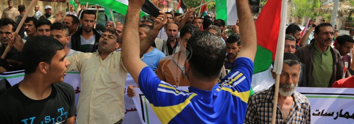 بالصور:مسيرة لصيادى ومزارعي غزة امام الامم المتحدة للمطالبة بحمايتهم من استهداف الاحتلال الاسرائيلى