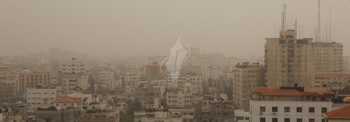 بالصور:أجواء مغبرة تجتاح الأراضي الفلسطينية