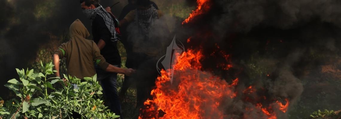 بالصور:مواجهات عنيفة مع قوات الاحتلال على حدود قطاع غزة في جمعة أصحاب الأرض