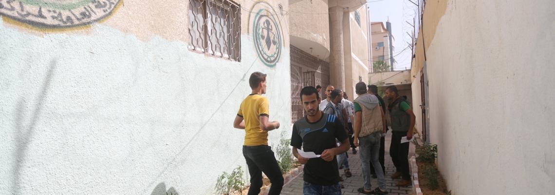بالصور:الداخلية بغزة تفرج عن 156 نزيلاً من السجون