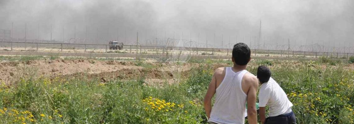 بالصور.. الاحتلال يقمع مسيرات احياء ذكرى يوم الأرض في منطقة الفراحين شرق خانيونس