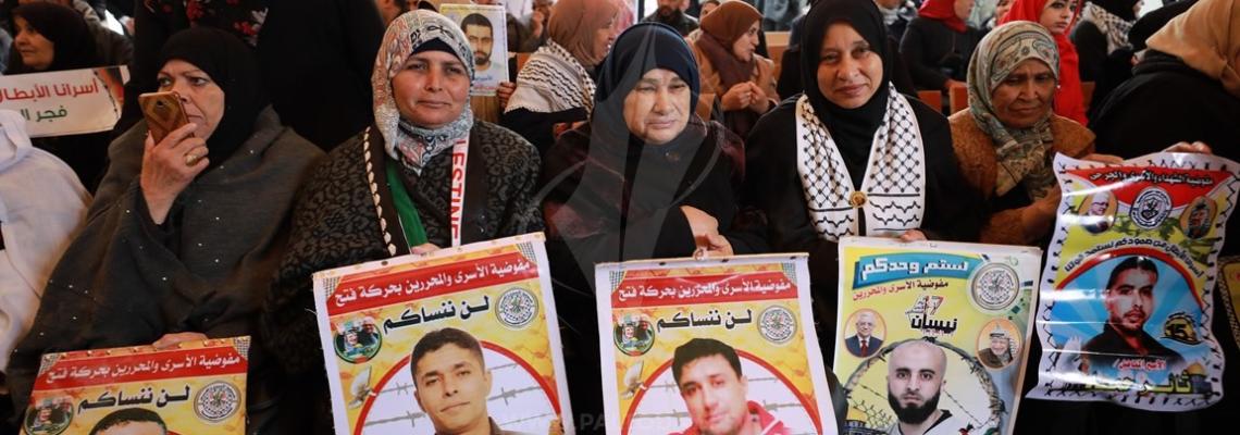 اعتصام اهالى الاسرى امام مقر الصليب الاحمر بمدينة غزة