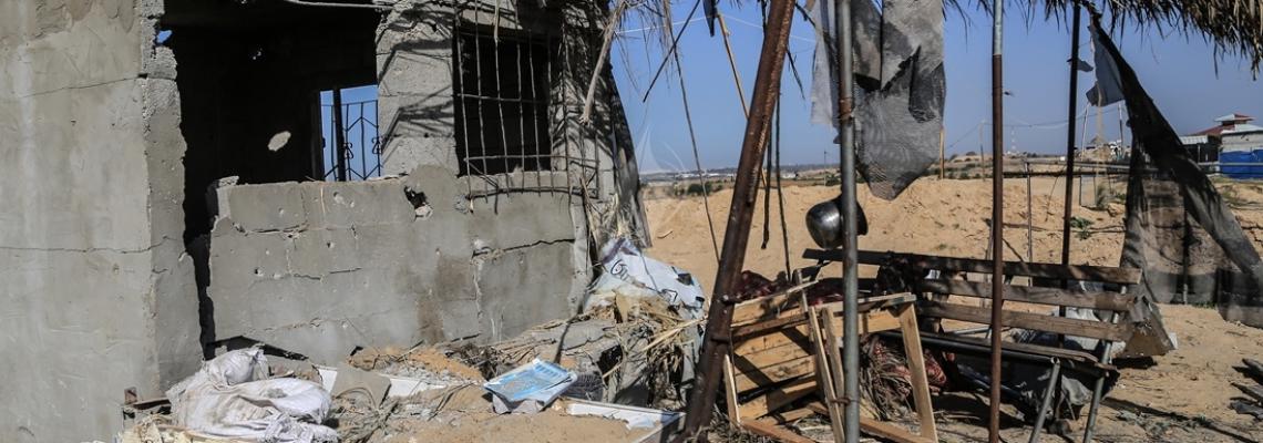 بالصور: أثار القصف الصهيونى على مراصد تتبع للمقاومة الفلسطينية على الحدود الشمالية للقطاع شرق بيت حانون شرق بيت حانون