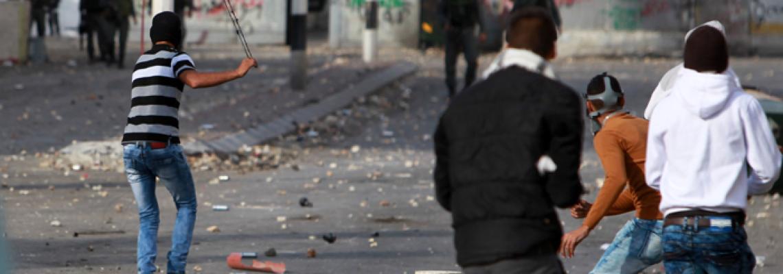 بالصور:بيت لحم - تجدد المواجهات بين الشبان وجنود الاحتلال على المدخل الشمالي"تصوير: احمد مزهر"