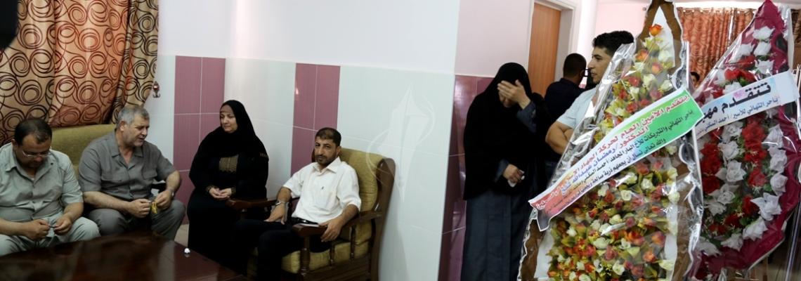 بالصور:القيادي البطش يقدم التهاني باسم الامين العام لحركة الجهاد  د. رمضان شّلح لعائلة الاسير احمد السكني