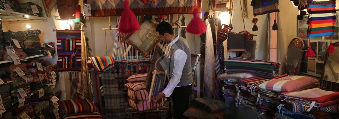 بالصور:إحياءً لذكرى يوم الأرض.. معرض للتراث تنظمه قرية الفنون والحرف بمدينة غزة