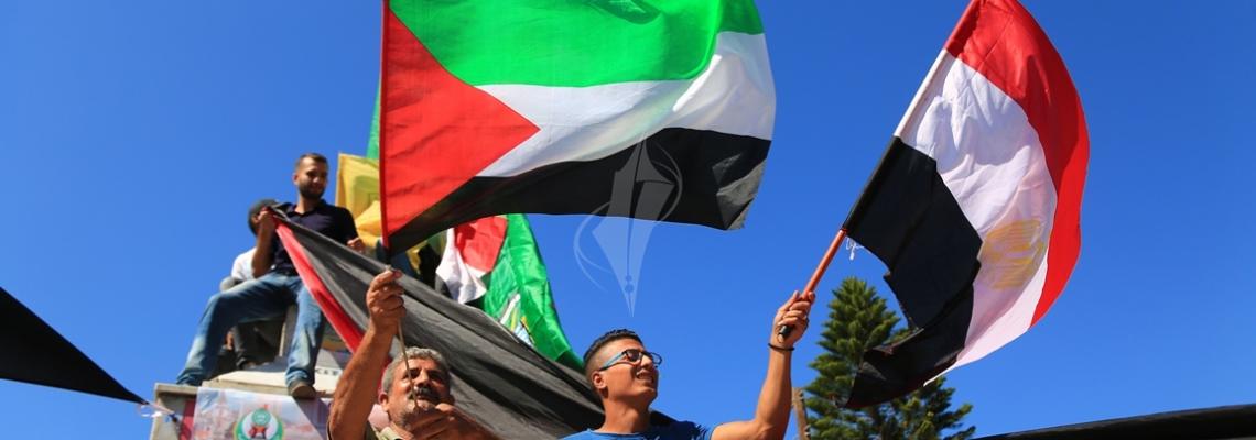 بالصور:مظاهر احتفال الغزيين باتمام المصالحة الفلسطينية بساحة الجندى المجهول بغزة