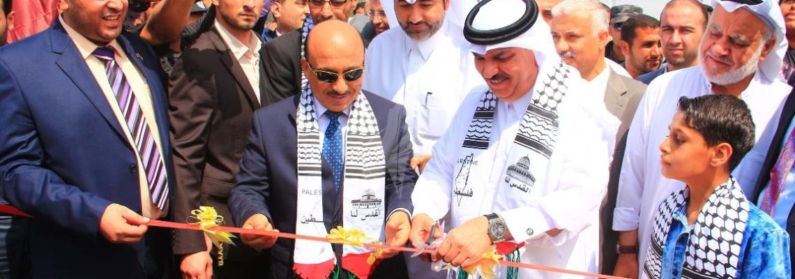 بالصور:السفير القطري ووزير الأشغال يفتتحا شارعي الرشيد وصلاح الدين بغزة