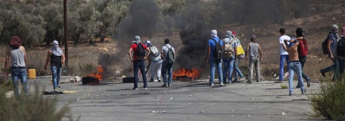بالصور:استمرار المواجهات بين الشبان الفلسطينين وقوات الاحتلال في مدن الضفة والقدس المحتلة