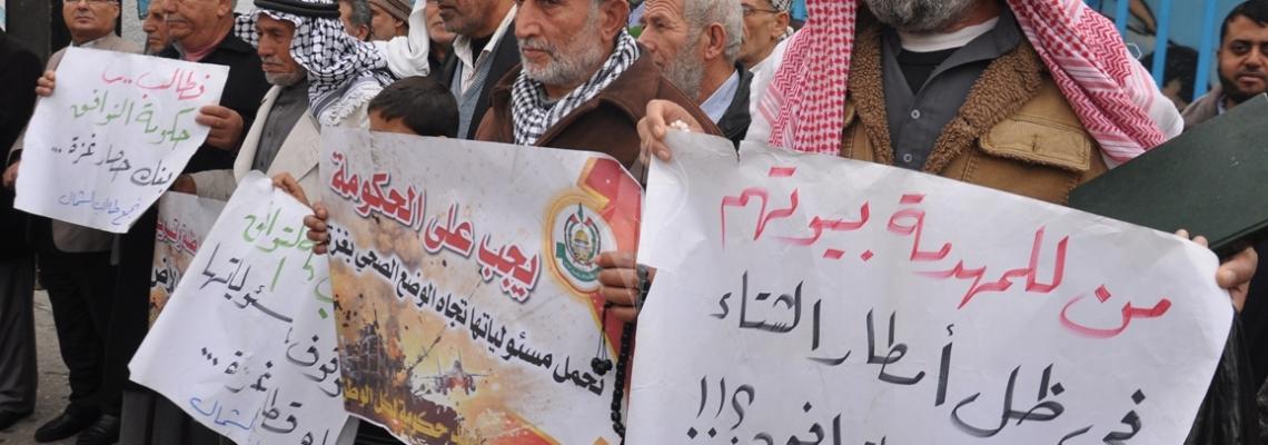 وقفة للجان الشعبية لإعادة الإعمار أمام الأنروا للمطالبة بتسريع إعادة الإعمار