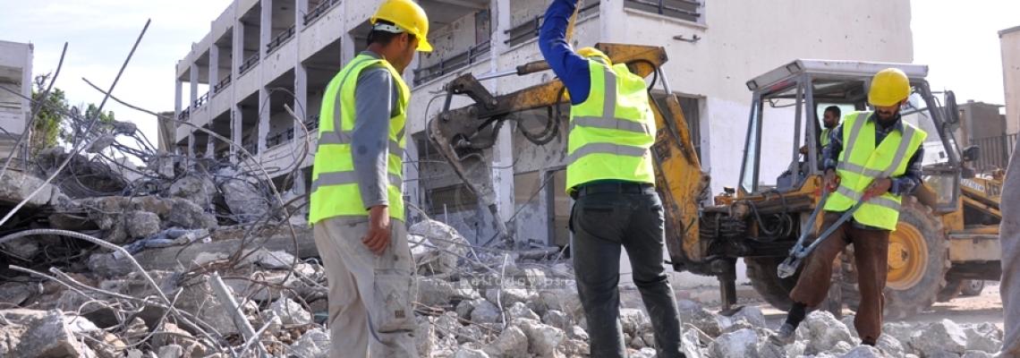 بدء عملية ازالة ركام المنازل المدمرة بحى الشجاعية