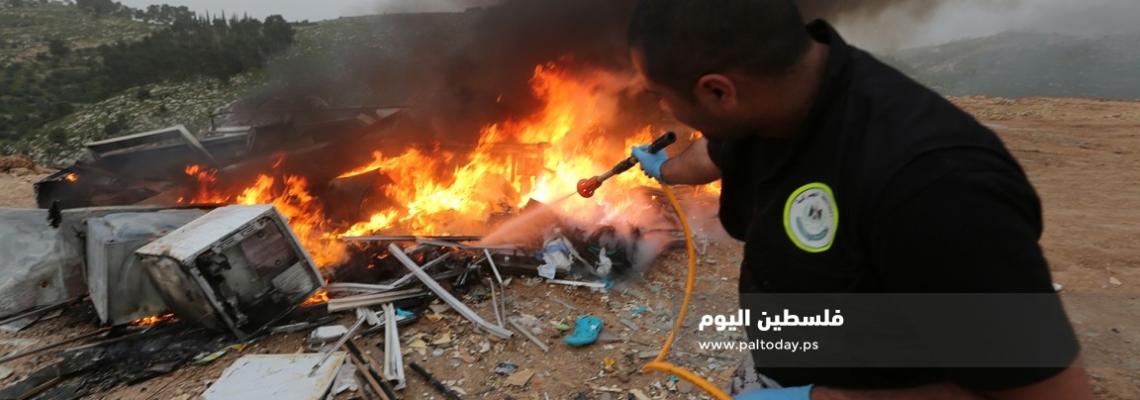 الأجهزة الأمنية في دورا بالخليل تتلف أثاث تم تهريبه من الداخل المحتل