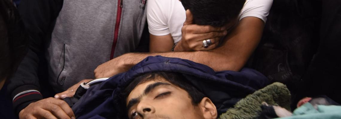 لحظة الإعلان عن استشهاد المواطن فهد محمد الأسطل في المستشفى 