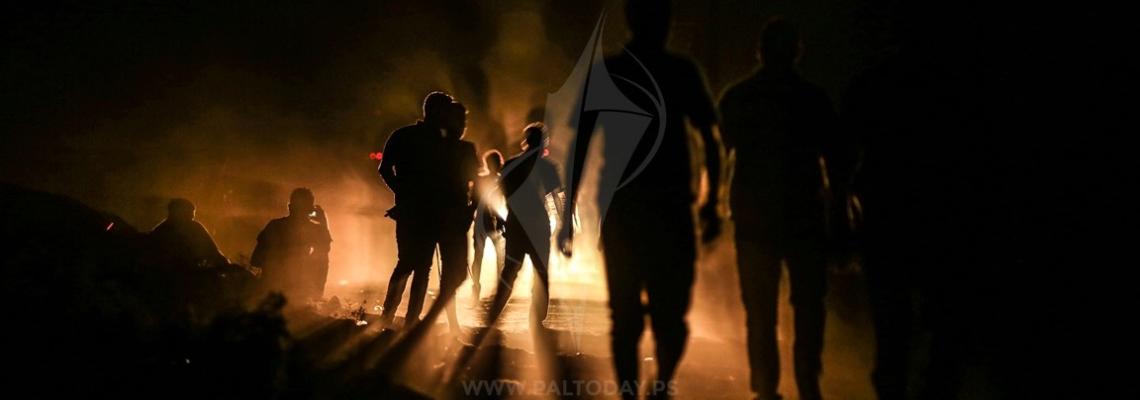 مواجهات "وحدة الإرباك الليلى" مع جنود الاحتلال قرب الحدود الشرقية لقطاع غزة