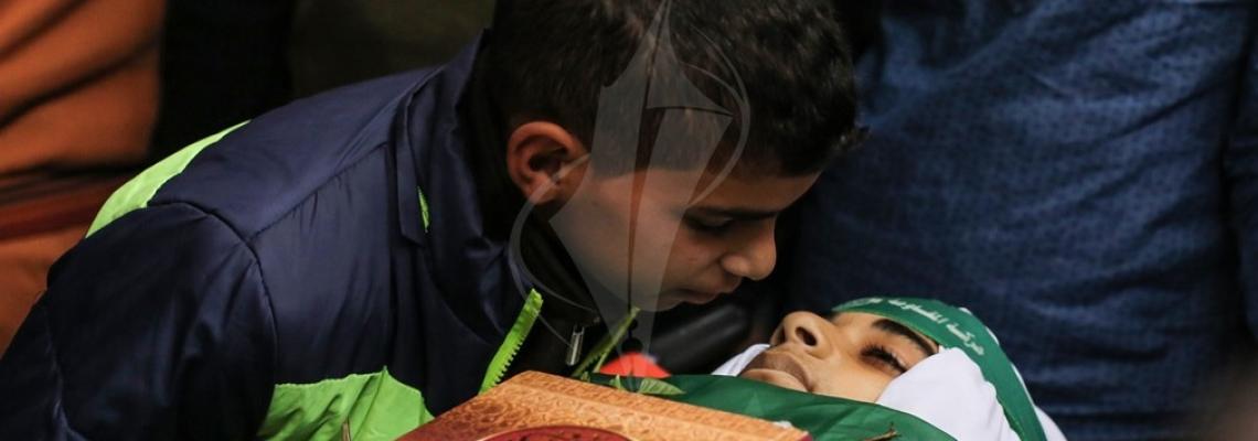 أطفال يودعون الشهيد الطفل عبد الرؤوف صالحة من سكان جباليا شمال القطاع