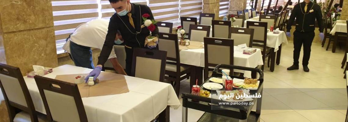 اعادة افتتاح صالات المطاعم في قطاع غزة وسط إجراءات الوقائية، بعد إغلاقها نحو شهر ونصف بسبب كورونا