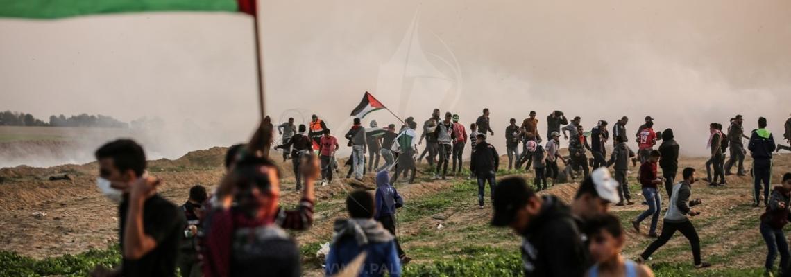 مواجهات بين الشبان وقوات الاحتلال شرق غزة في جمعة "التضامن مع الشعب الفلسطيني"