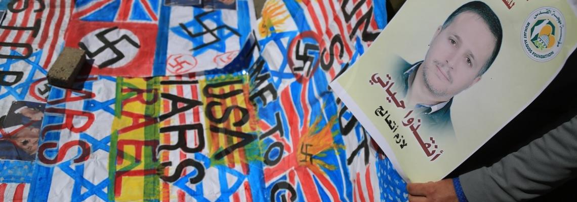وقفة تضامنية أمام الصليب مع المحرر طارق عزالدين للمطالبة بعلاجه
