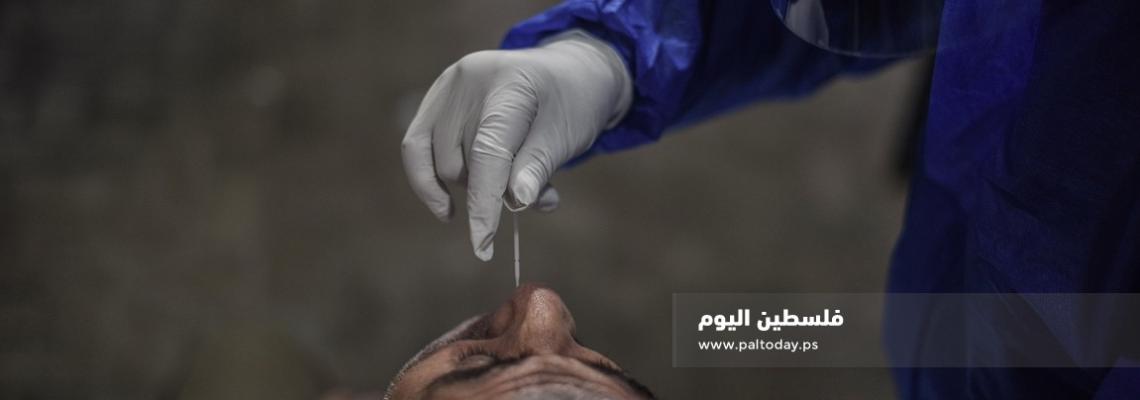 فريق "الطب الوقائي" فى مدينة خانيونس يجري فحوصات "كورونا " للمخالطين 