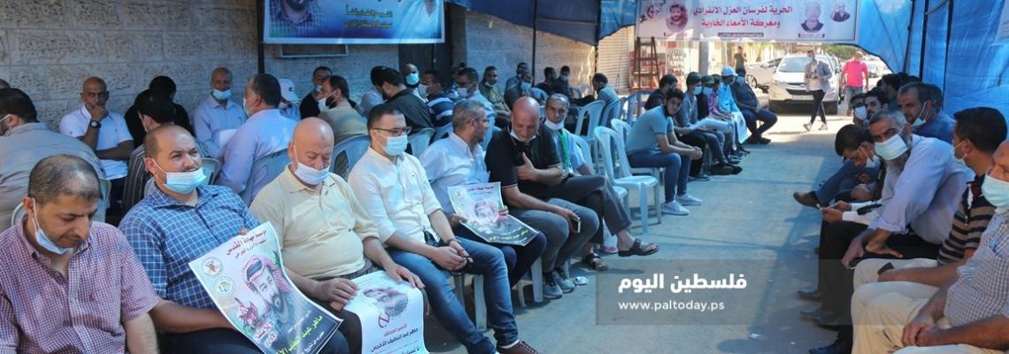 فعاليات تضامنية داخل خيمة الاعتصام أمام  الصليب الاحمر بغزة لمساندة الأسير ماهر الاخرس